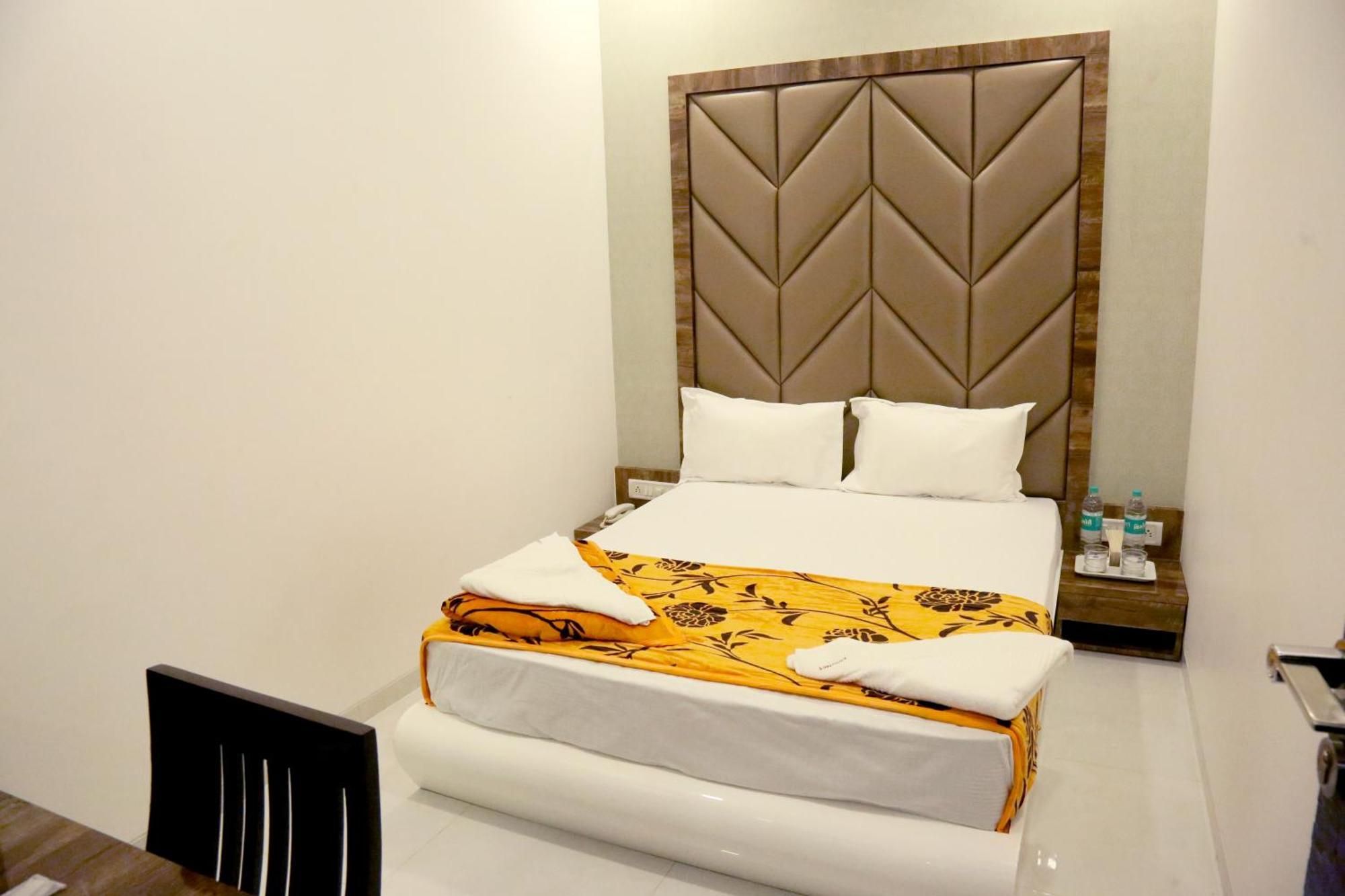 Hotel Magnum Airport T-2 Bombaim Exterior foto